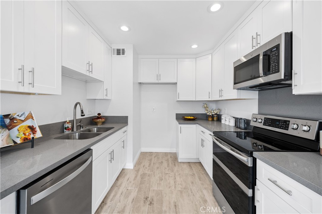 24092 Paseo Corona