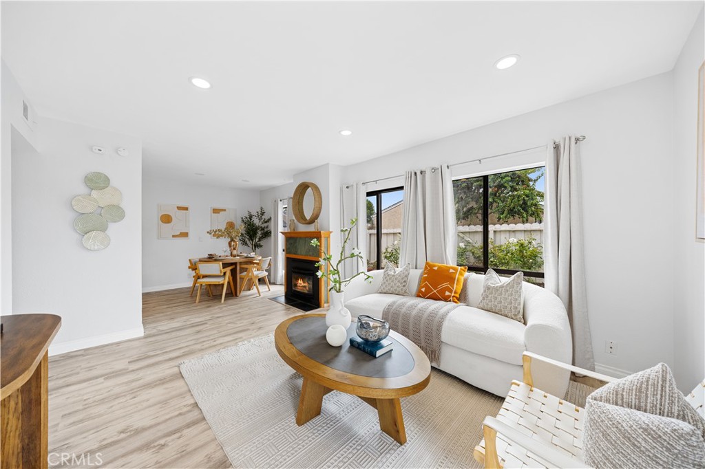 24092 Paseo Corona