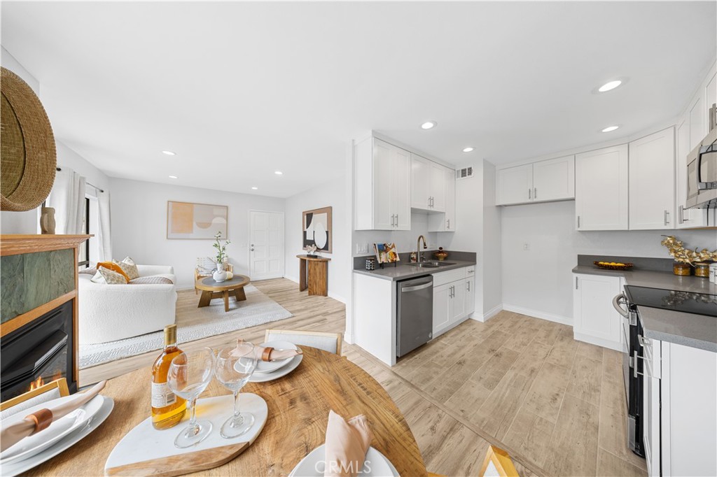 24092 Paseo Corona