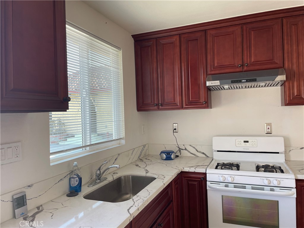 11303 11305 SE Lower Azusa Street