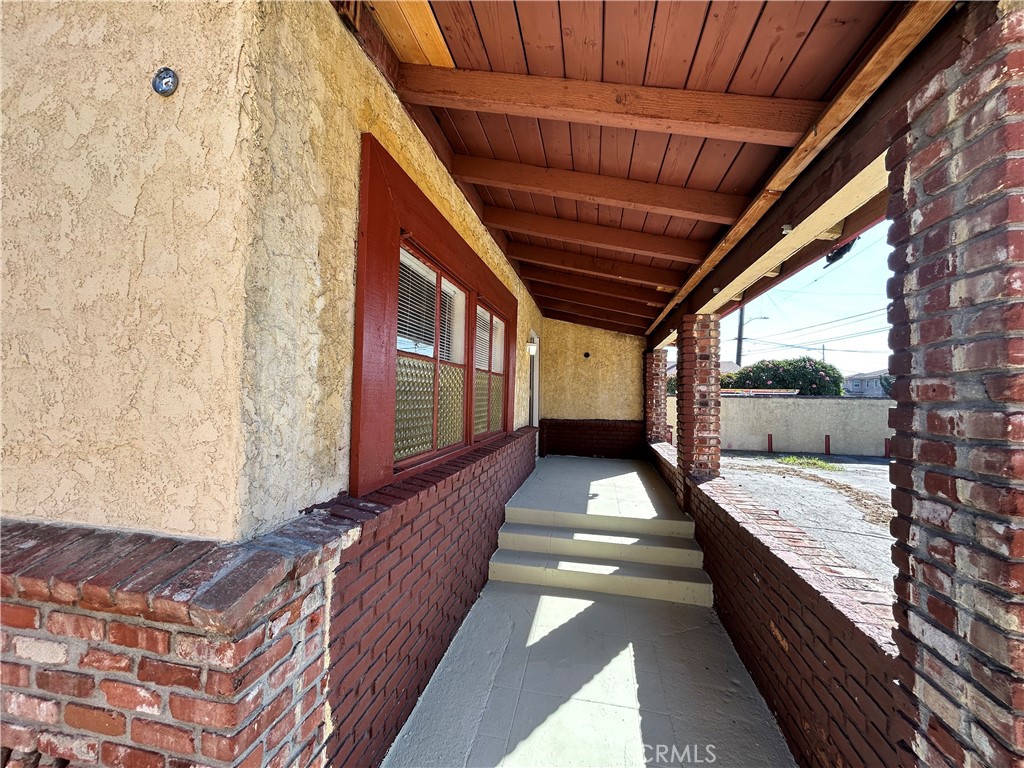 11303 11305 SE Lower Azusa Street