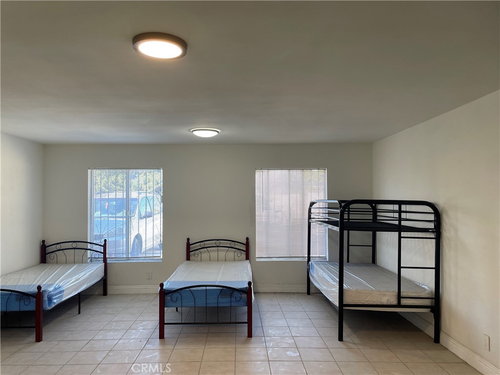 11303 11305 SE Lower Azusa Street