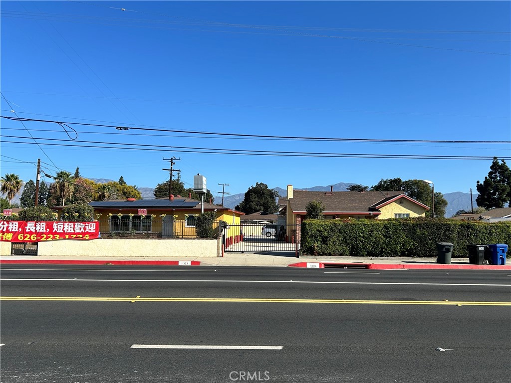 11303 11305 SE Lower Azusa Street
