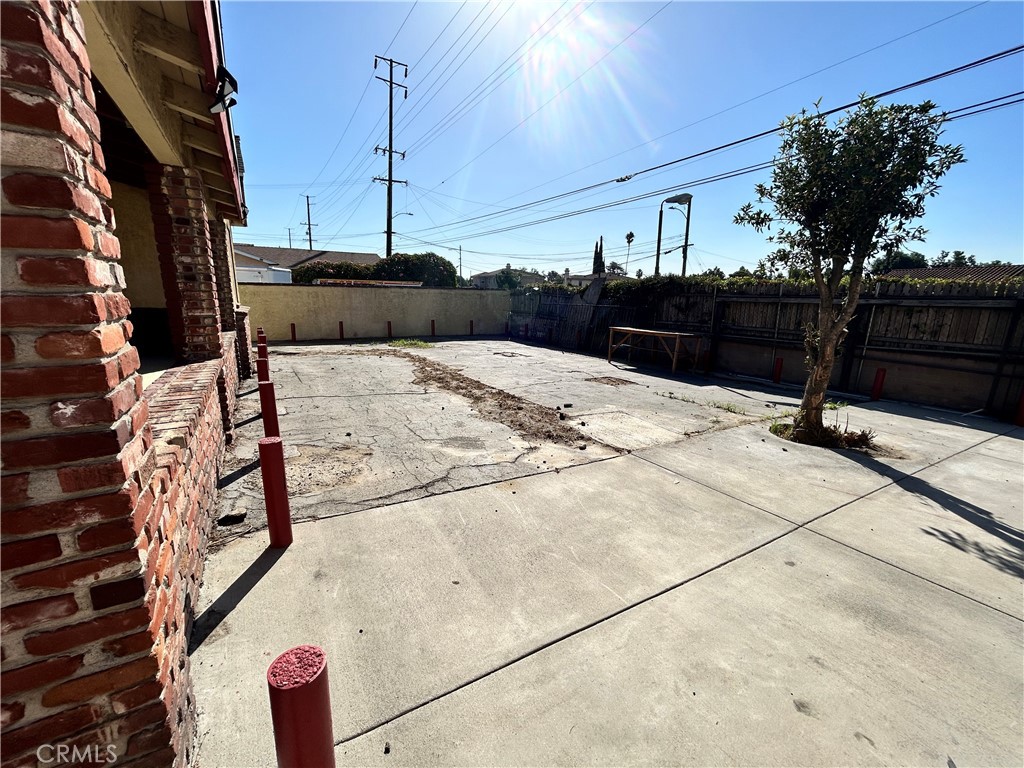 11303 11305 SE Lower Azusa Street