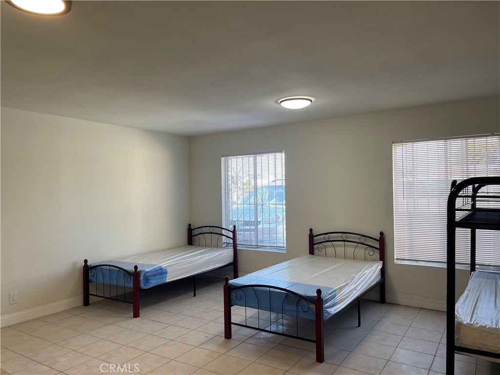11303 11305 SE Lower Azusa Street