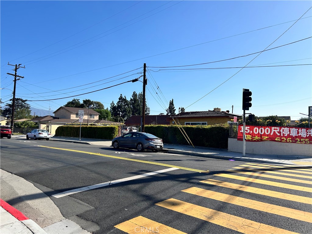 11303 11305 SE Lower Azusa Street