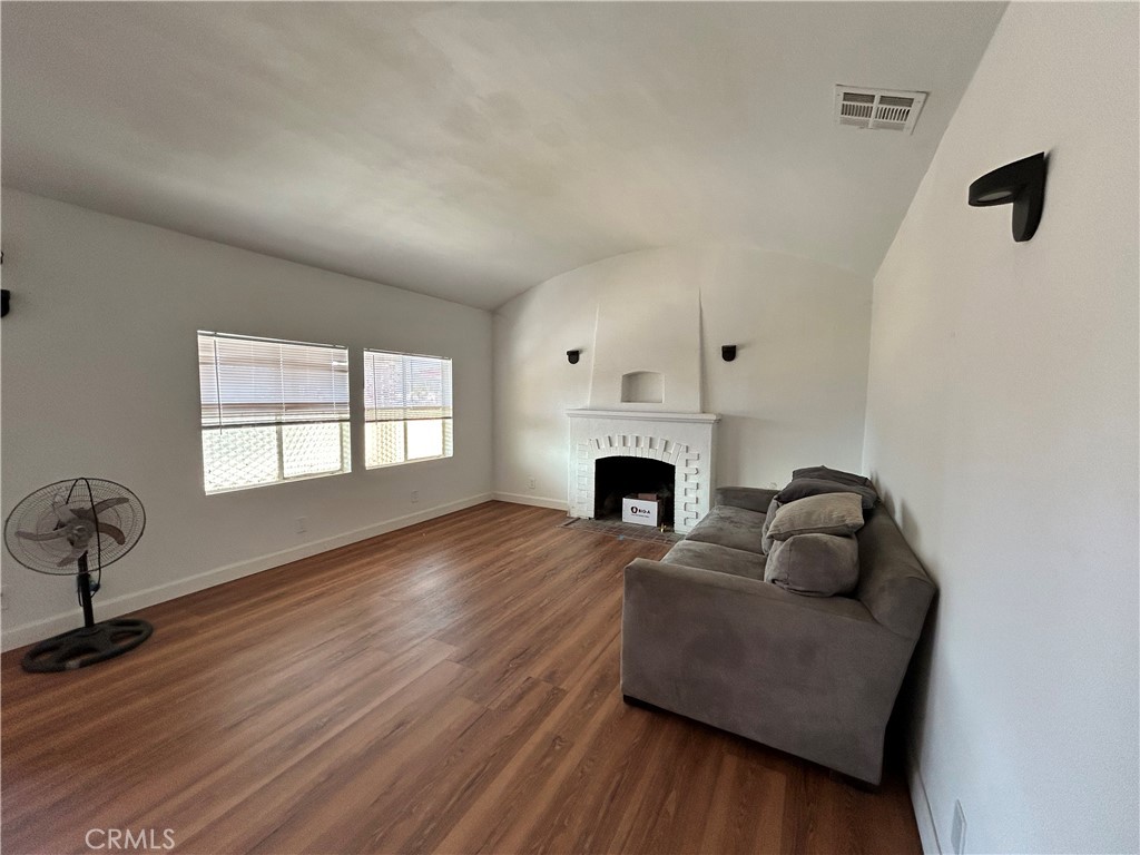11303 11305 SE Lower Azusa Street