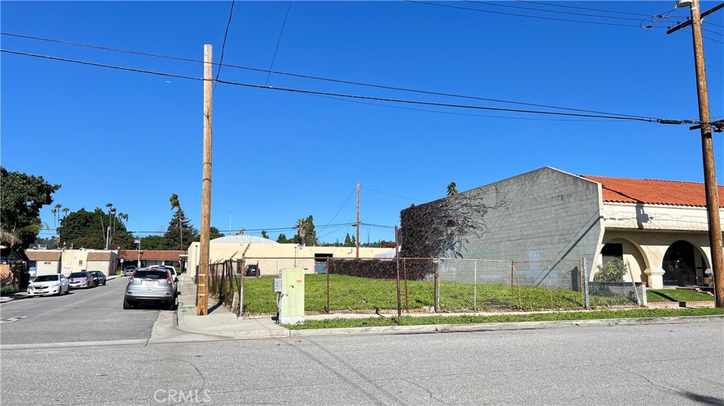 300 E La Habra Boulevard