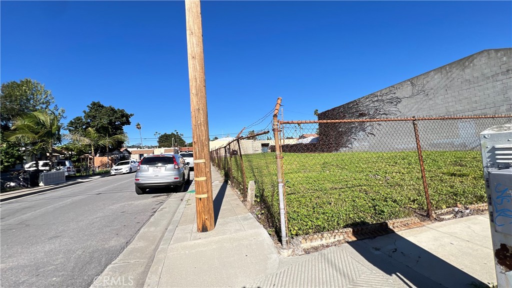 300 E La Habra Boulevard