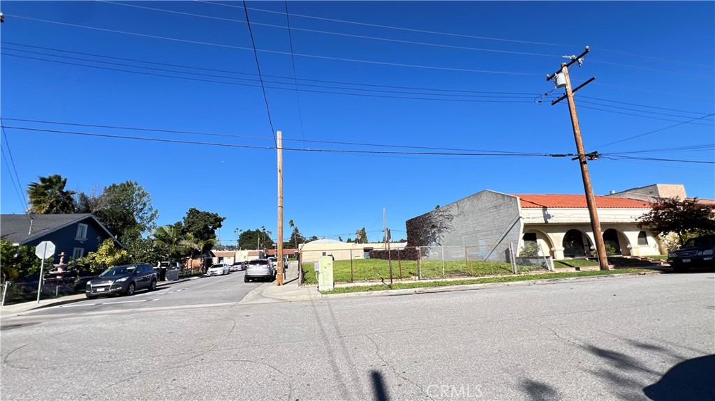 300 E La Habra Boulevard