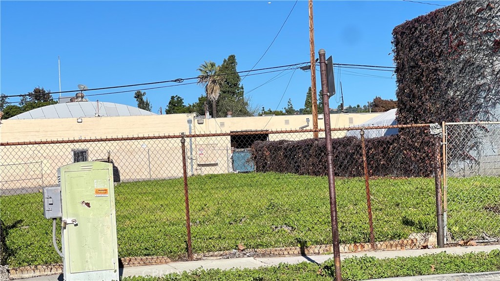 300 E La Habra Boulevard