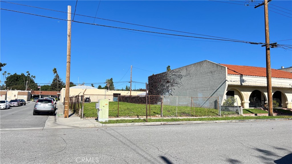 300 E La Habra Boulevard