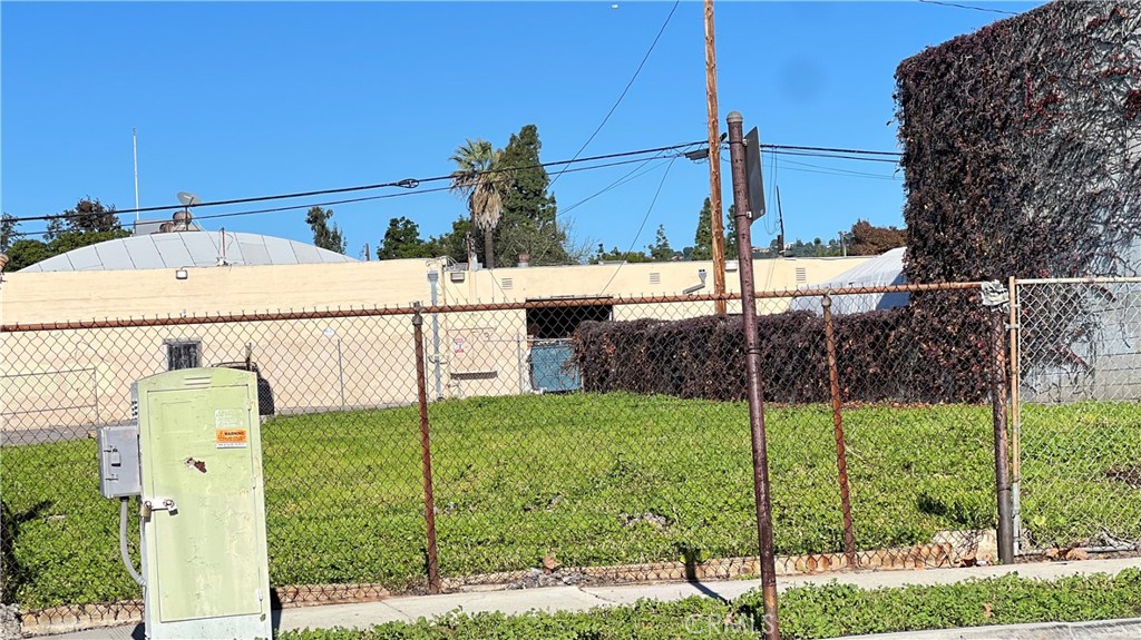 300 E La Habra Boulevard