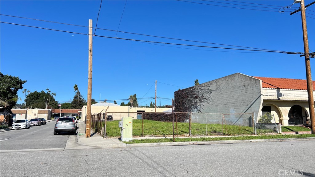 300 E La Habra Boulevard