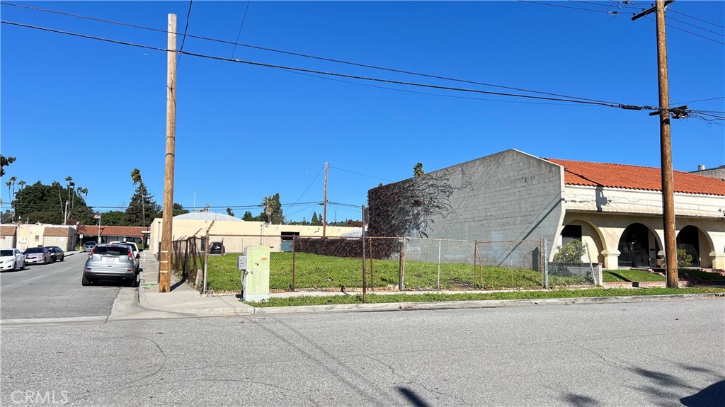 300 E La Habra Boulevard