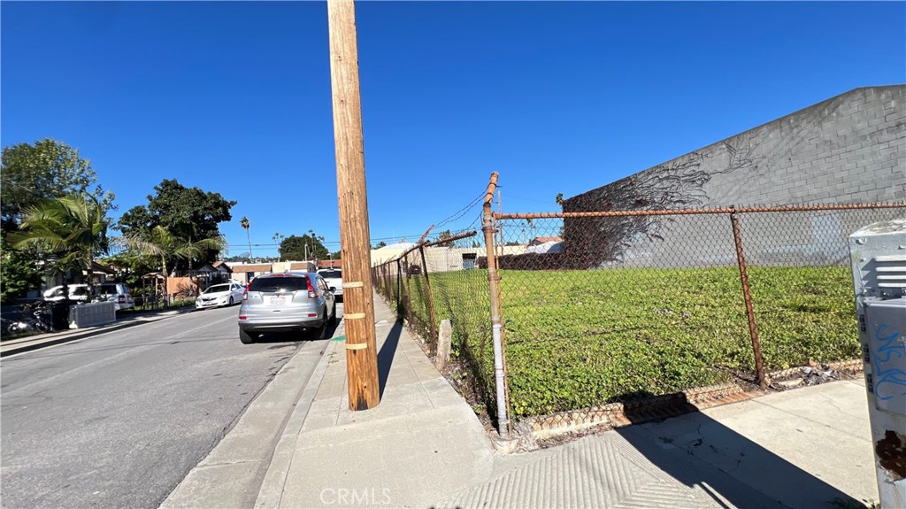300 E La Habra Boulevard