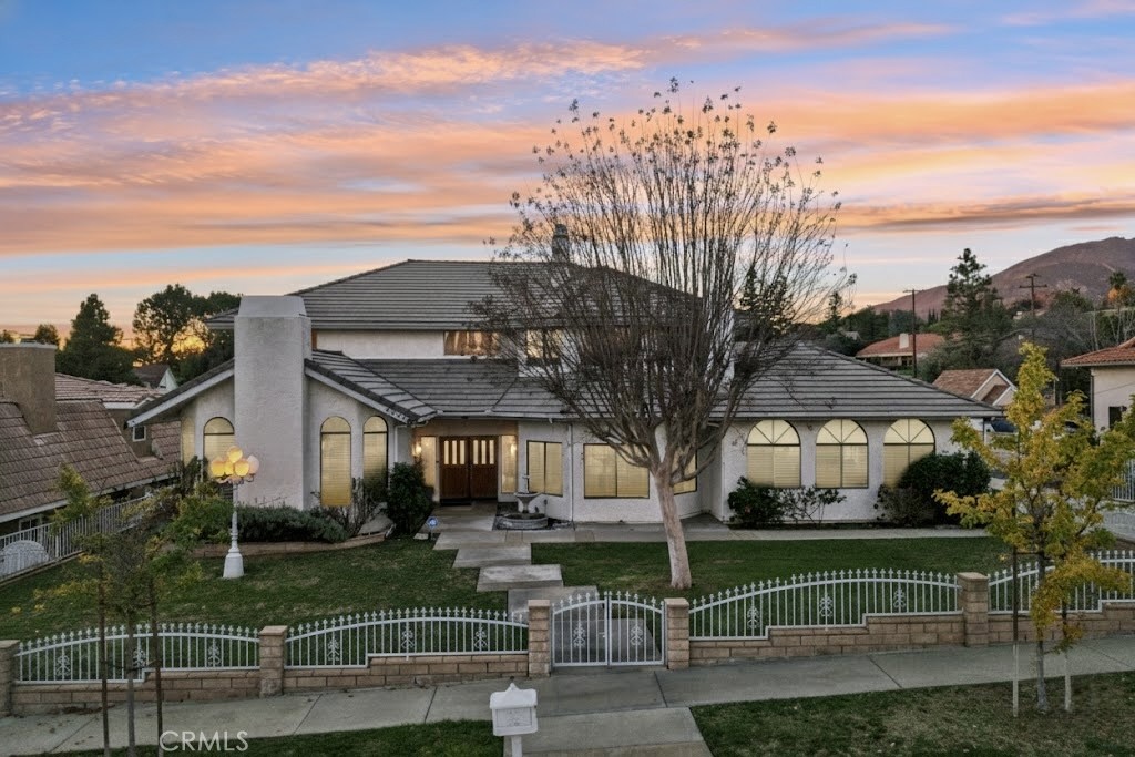2337 N San Antonio