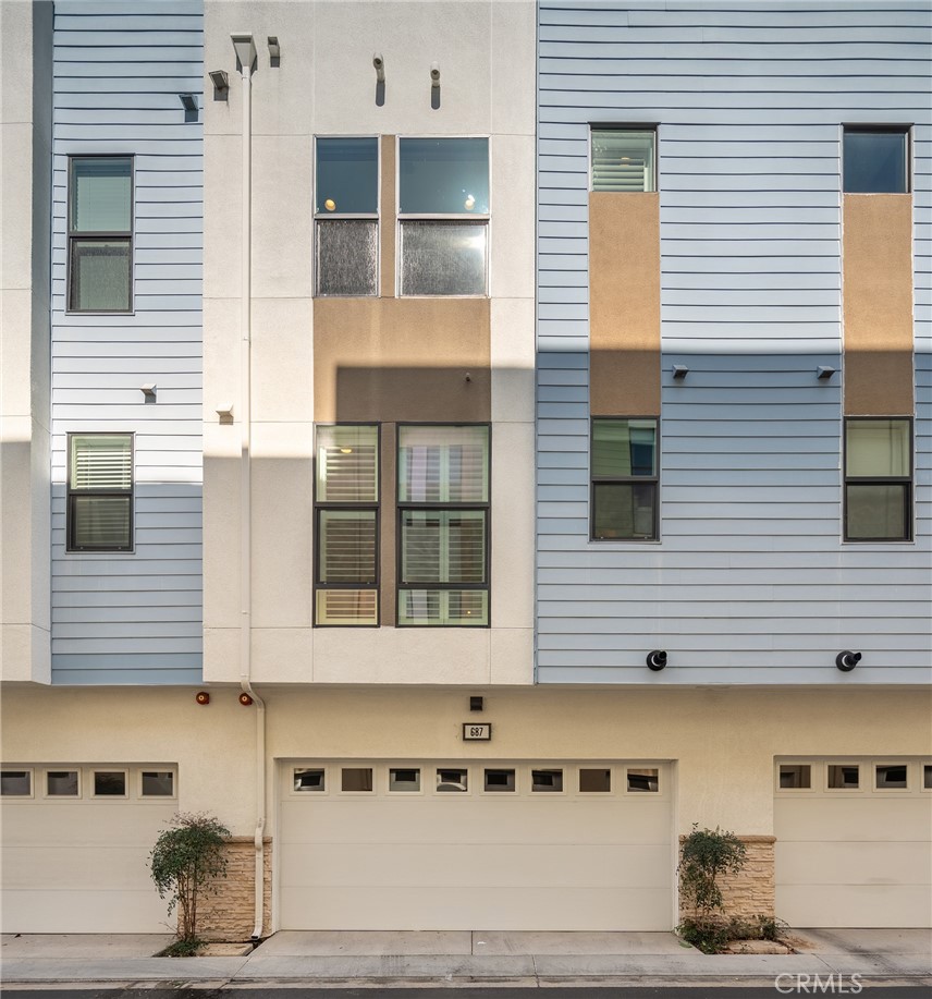 687 Doheny