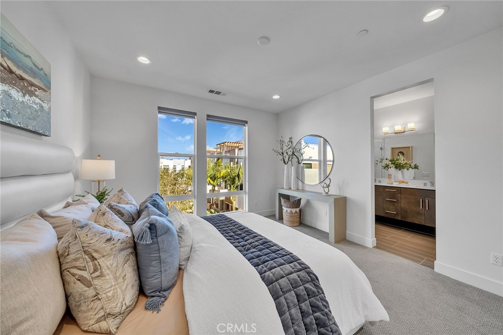 687 Doheny