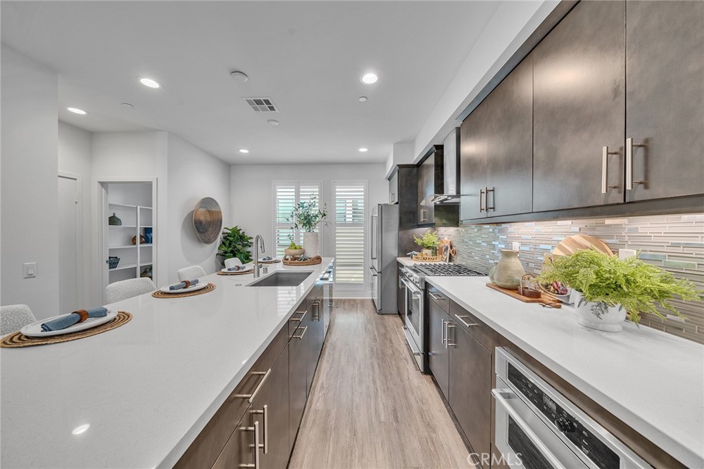 687 Doheny