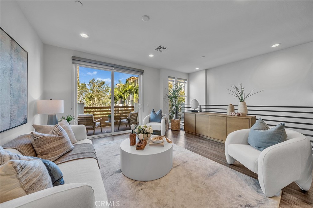 687 Doheny