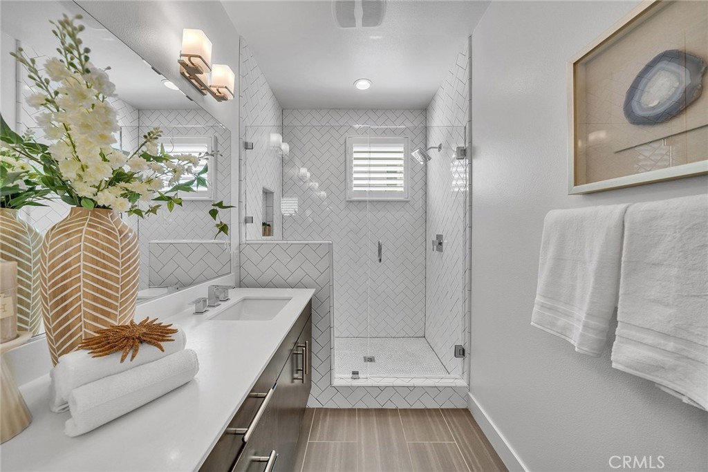 687 Doheny