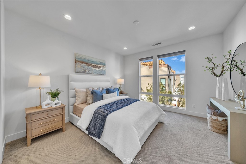 687 Doheny