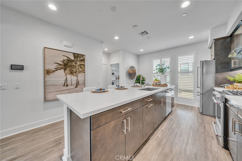 687 Doheny