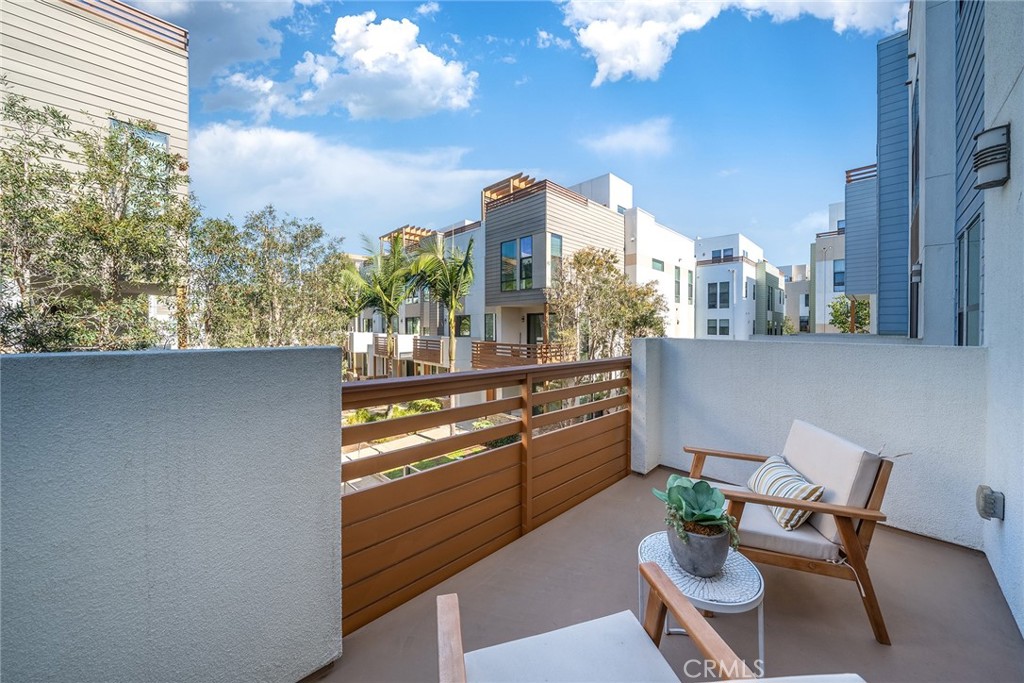 687 Doheny