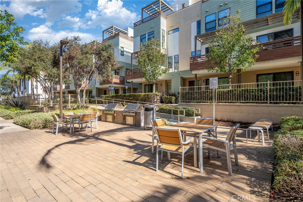 687 Doheny