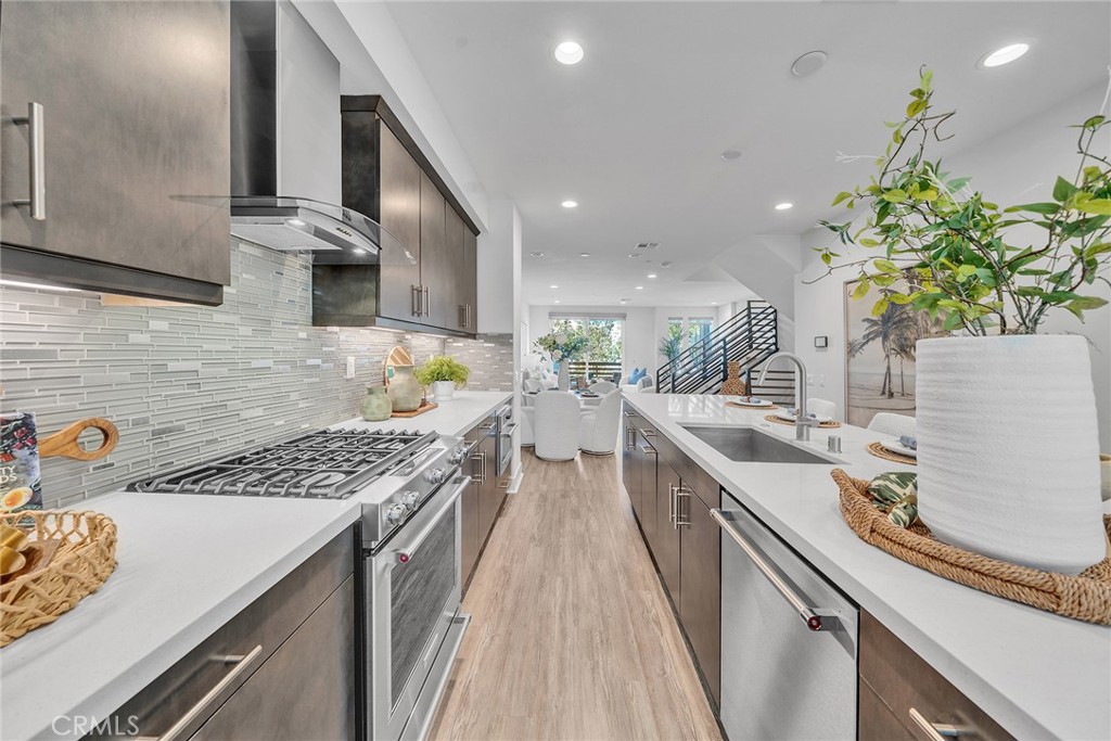 687 Doheny
