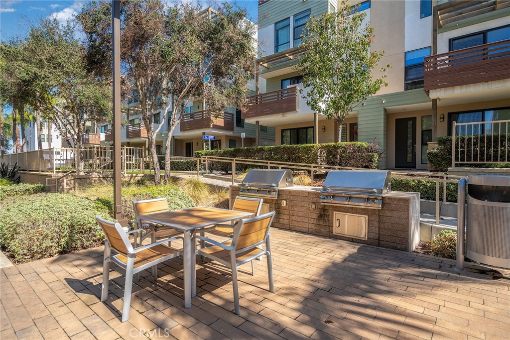 687 Doheny