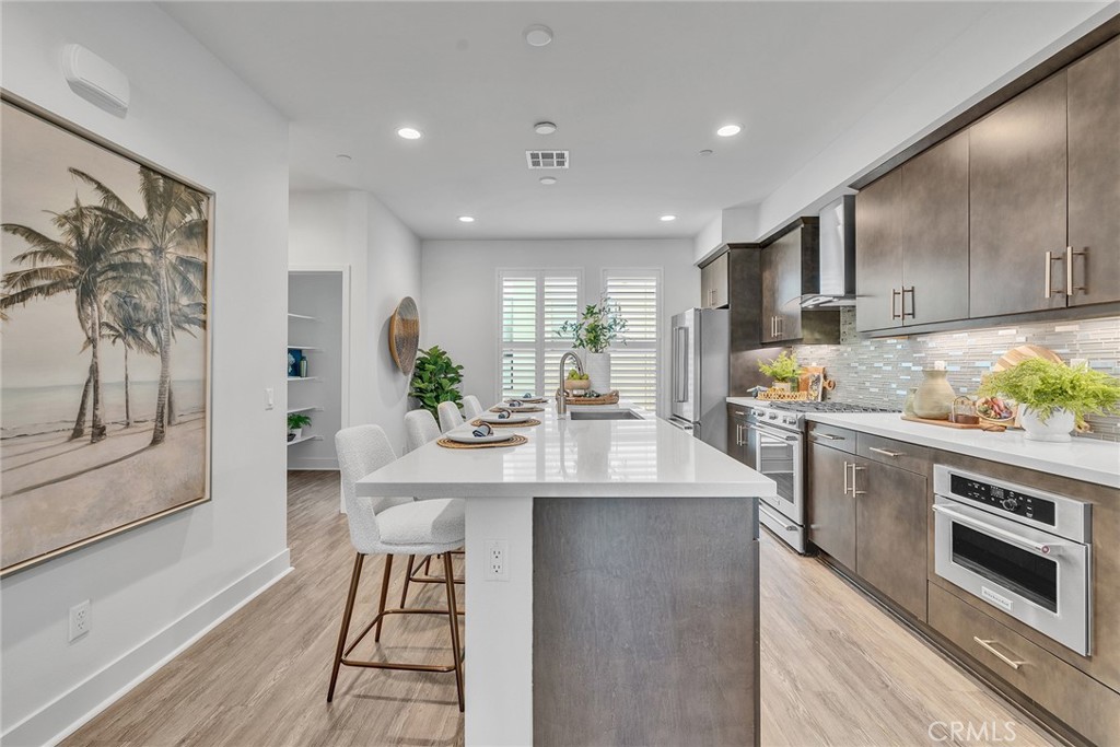 687 Doheny