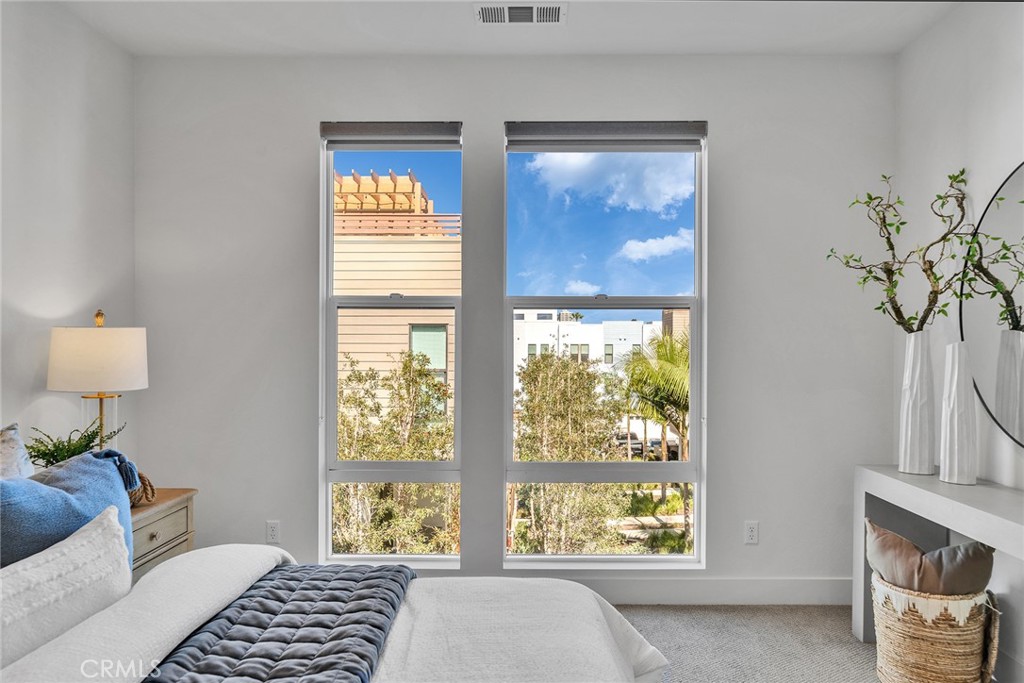 687 Doheny