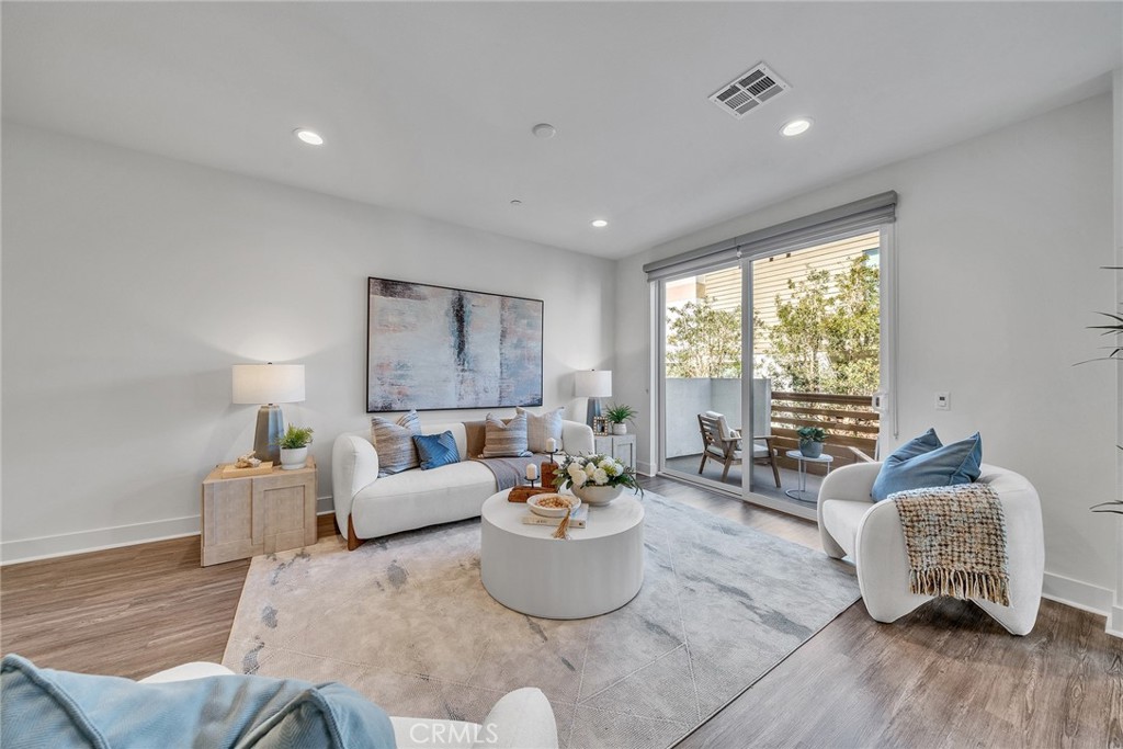 687 Doheny