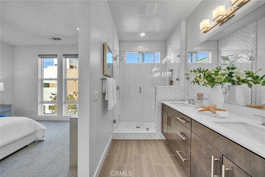 687 Doheny