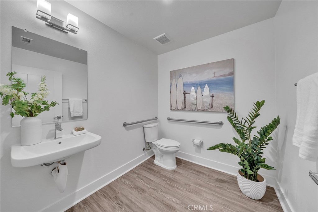 687 Doheny