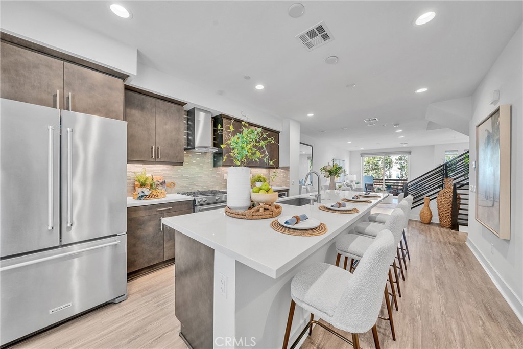 687 Doheny