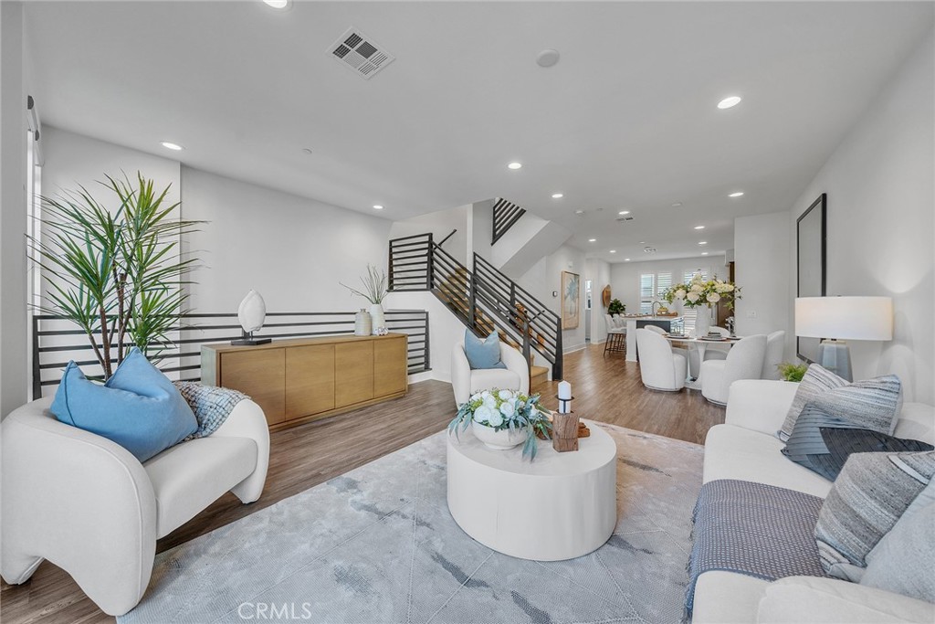 687 Doheny