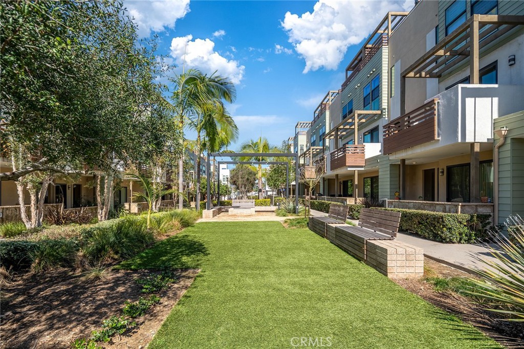 687 Doheny