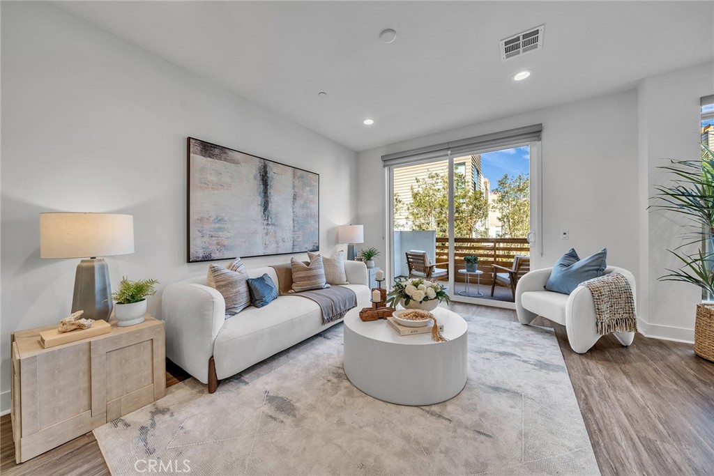 687 Doheny