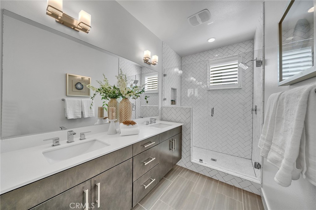 687 Doheny