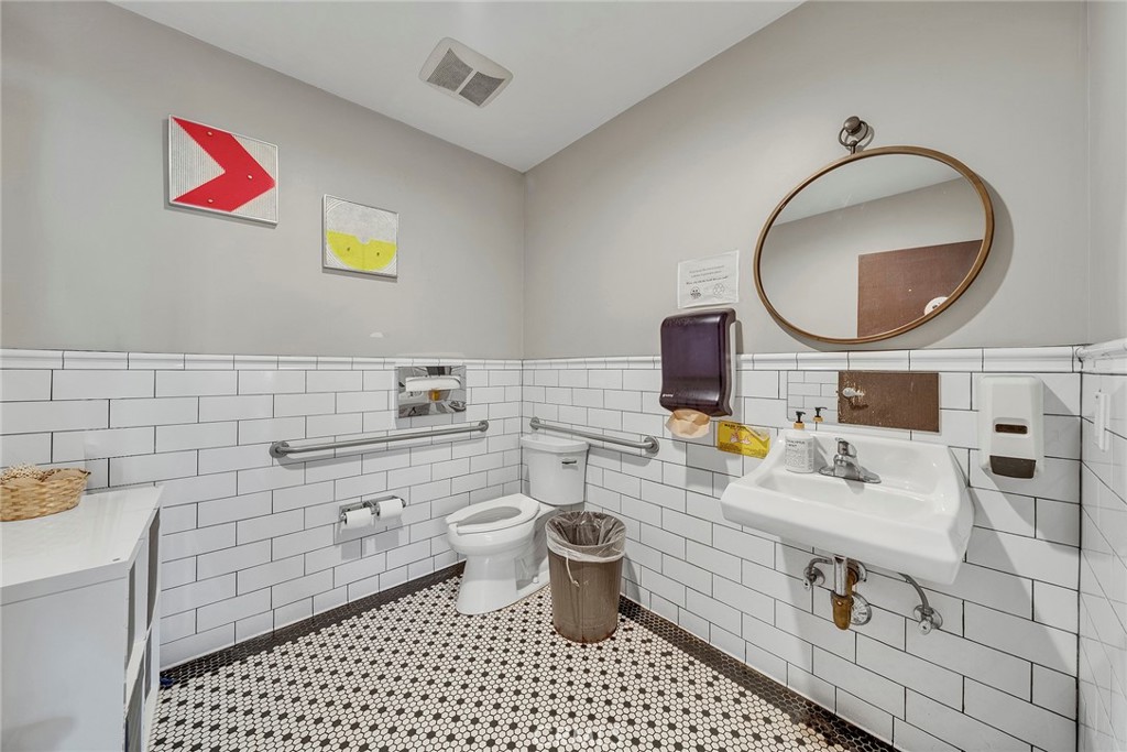 992 E Alosta Avenue B