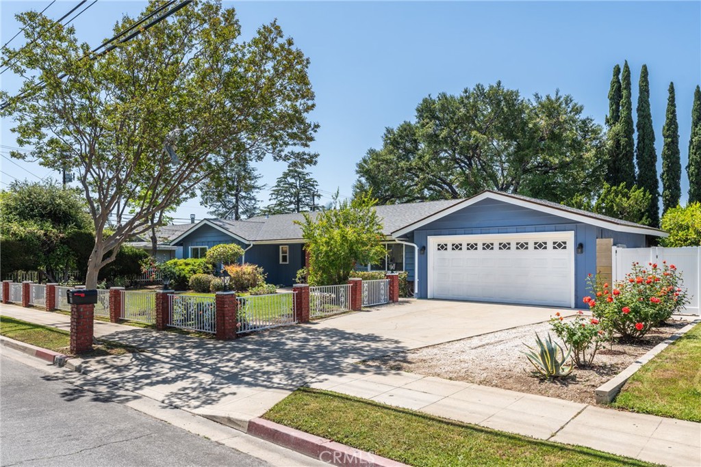 2027 Holly Ave