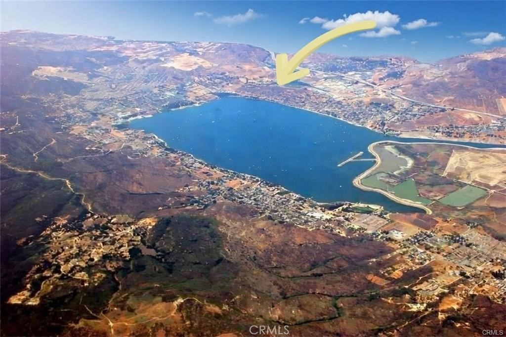 Aerial view of Lake Elsinore, with a yellow arrow pointing toward the lakeshore community.
