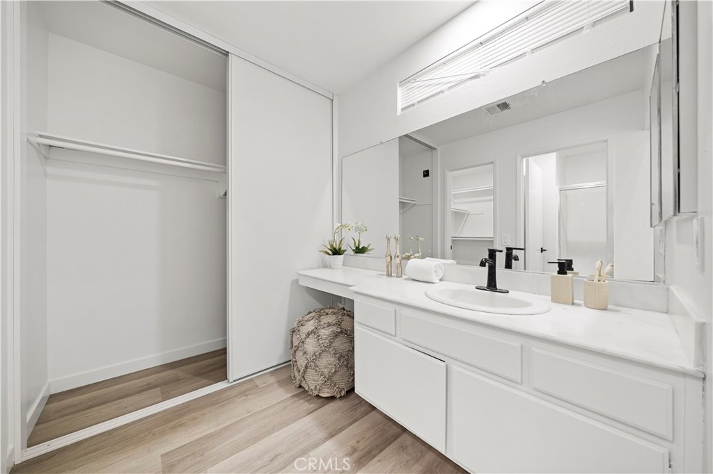 2008 E 5th Street