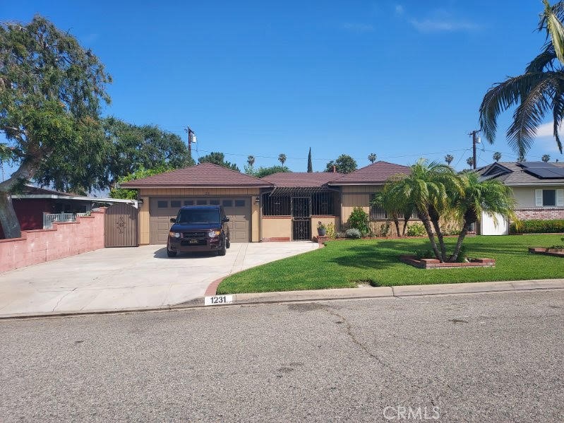 1231 E shamwood Street