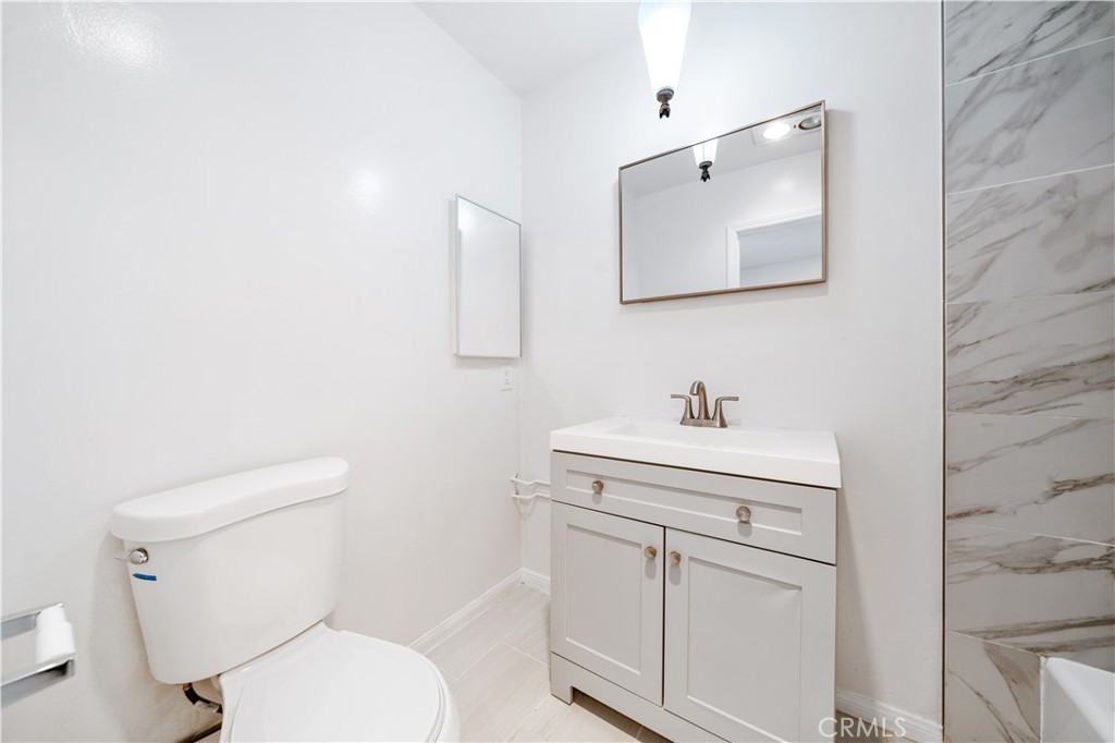 5674 Windsor 201
