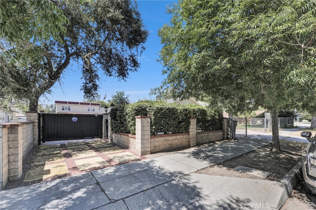1325 Glen