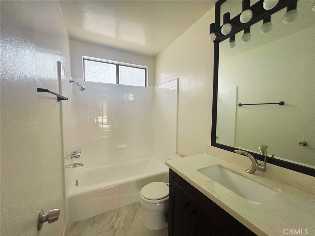 1522 S Centinela Ave 204